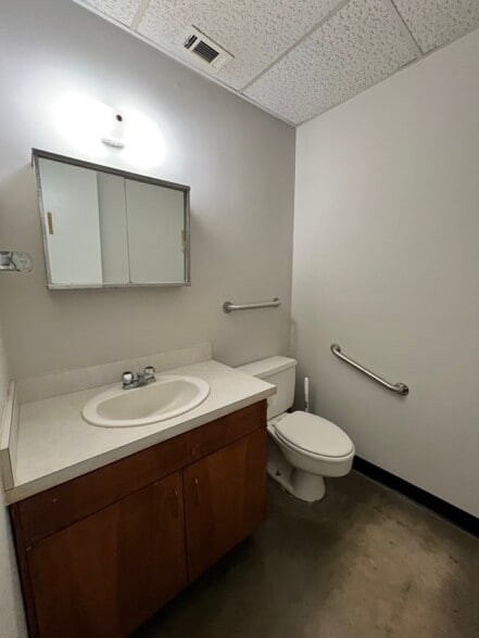 More Photos Of 212-232 Saint Paul St, Pearl Office For Lease