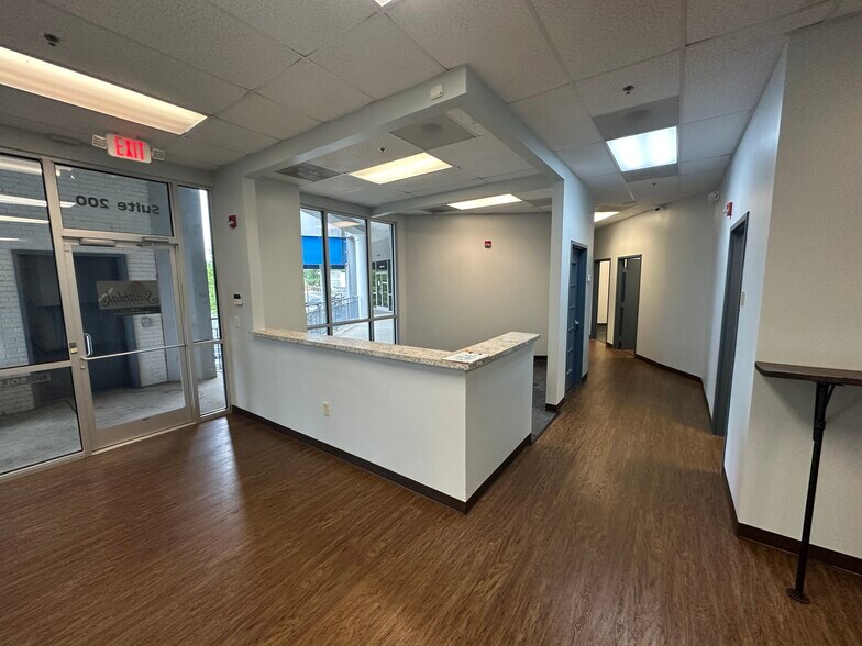 More Photos Of 7752-7756 Gateway Ln, Concord Medical For Lease