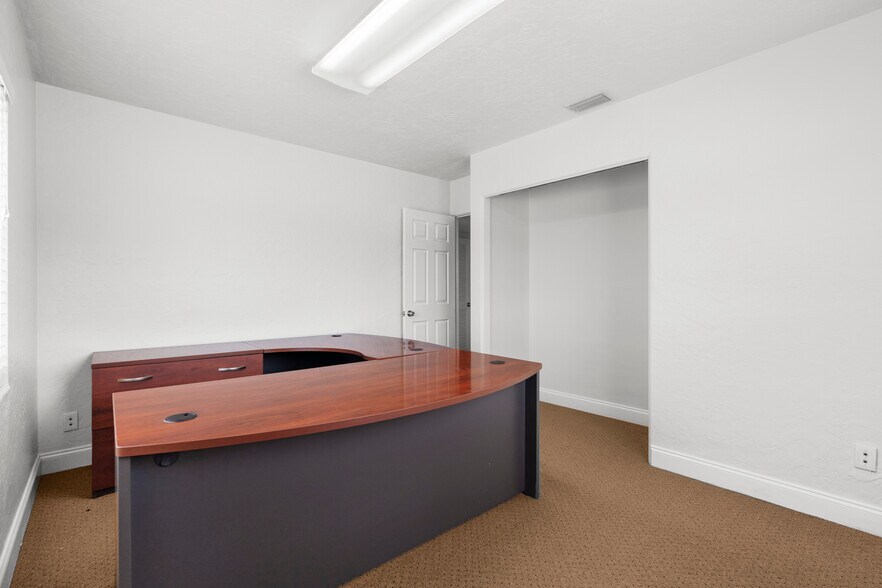 More Photos Of 2672 66th St N, Saint Petersburg Medical For Sale