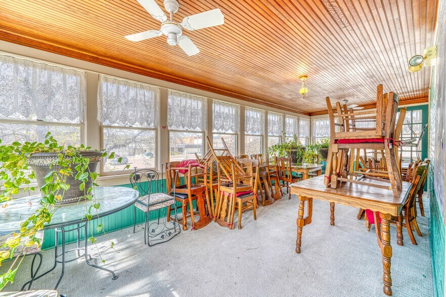 More Photos Of 512 Royal Gorge Blvd, Canon City Restaurant For Sale