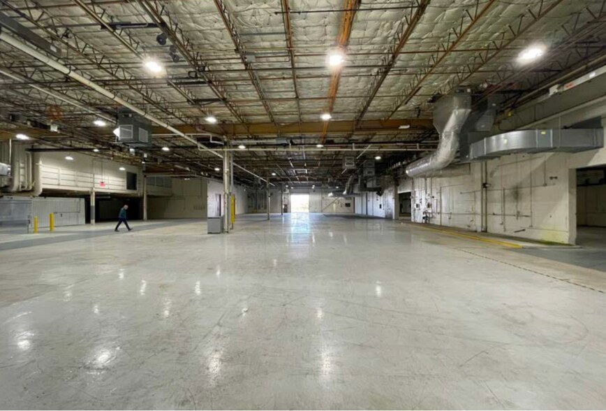 More Photos Of 3024 Symmes Rd, Hamilton Manufacturing For Lease