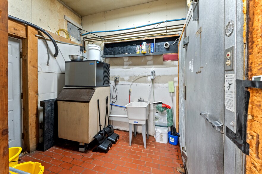 More Photos Of 2582 State Highway 7, Bainbridge Restaurant For Sale