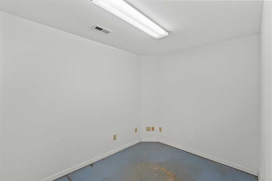 More Photos Of 1906 N Main St, Kannapolis Industrial For Sale