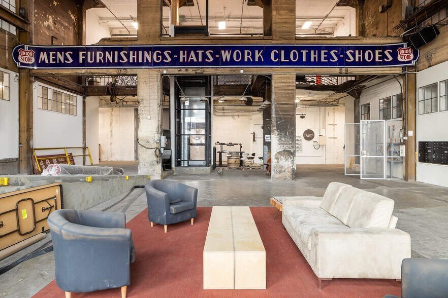 More Photos Of 866-900 N Columbia Blvd, Portland Warehouse For Lease