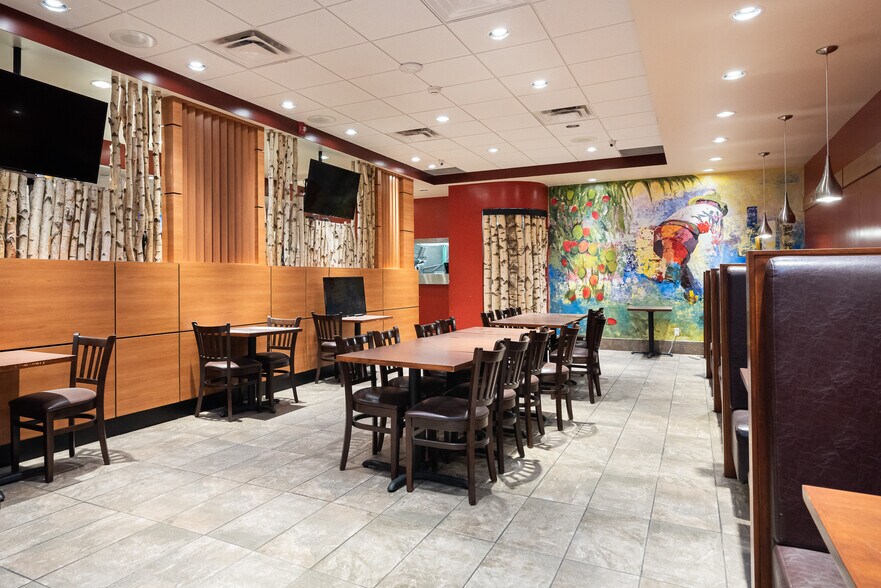 More Photos Of 2464-2466 St Bélanger, Montréal General Retail For Sale