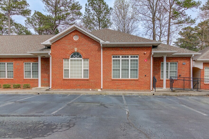 More Photos Of 10425 Old Alabama Connector Rd, Alpharetta Office For Lease