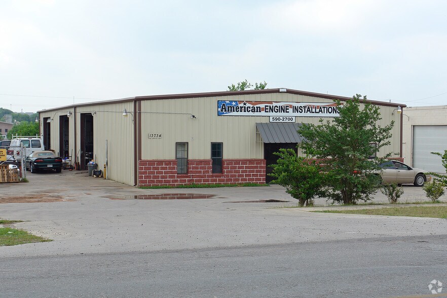 More Photos Of 13734 Lookout Rd, San Antonio Light Manufacturing For Lease