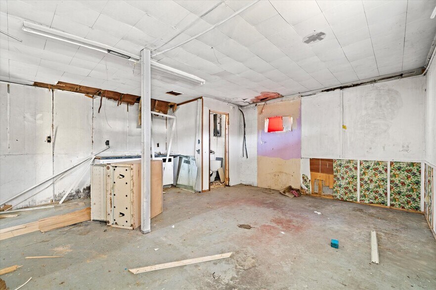 More Photos Of 12745 US 411, Crandall Convenience Store For Sale