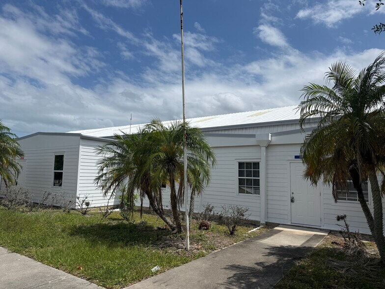 More Photos Of 926 Old Dixie Hwy, Vero Beach Freestanding For Lease