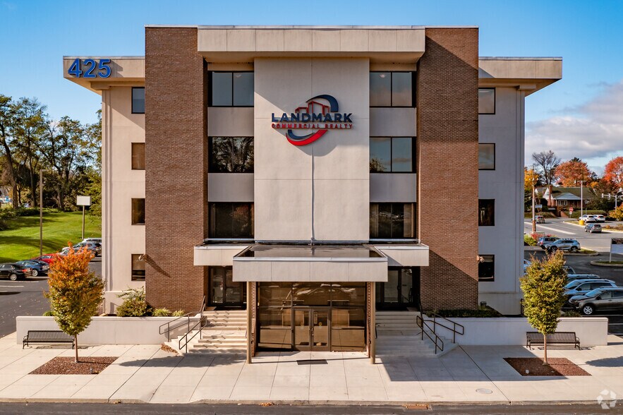 More Photos Of 425 N 21st St, Camp Hill Medical For Lease