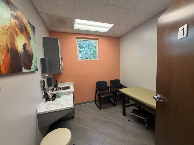 More Photos Of 829 Davis St, Blacksburg Medical For Sale