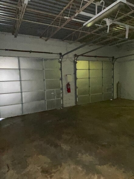 More Photos Of 1321 Forest Ave, Middletown Warehouse For Sale