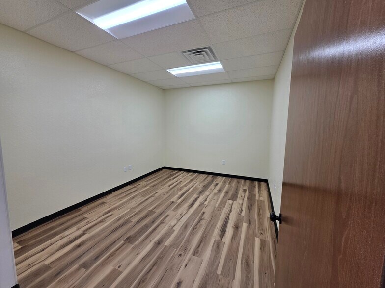 More Photos Of 5300 S Zero St, Fort Smith Storefront Retail Office For Sale