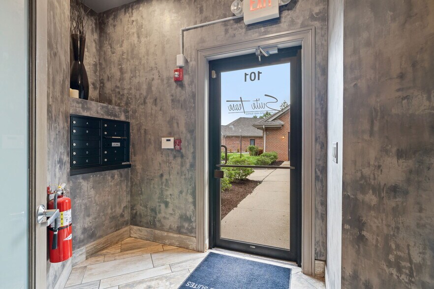 More Photos Of 3941 75th St, Aurora Medical For Sale