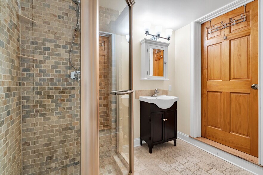 More Photos Of 137 Stockton St, Hightstown Flex For Sale