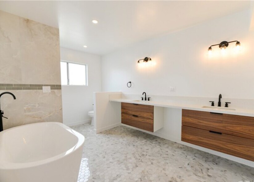 More Photos Of 256 Avenida Lobeiro, San Clemente Apartments For Sale