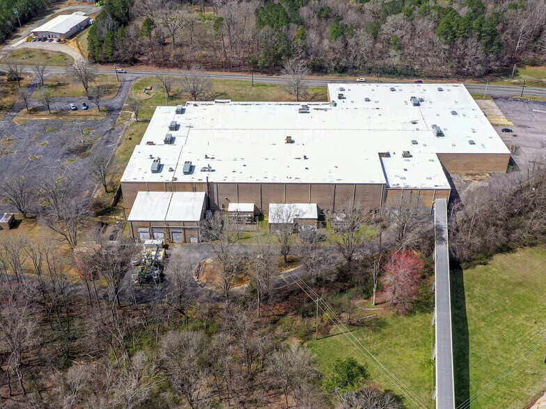 More Photos Of 327 Lewis St, Oxford Distribution For Lease