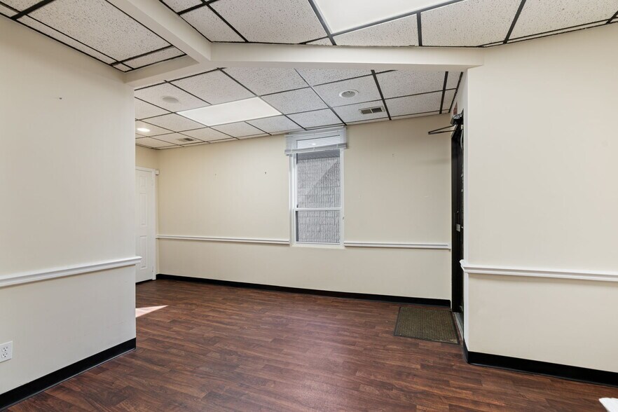 More Photos Of 2627 Hylan Blvd, Staten Island Medical For Lease