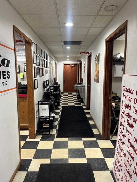 More Photos Of 941 66th Ave SW, Cedar Rapids Warehouse For Sale