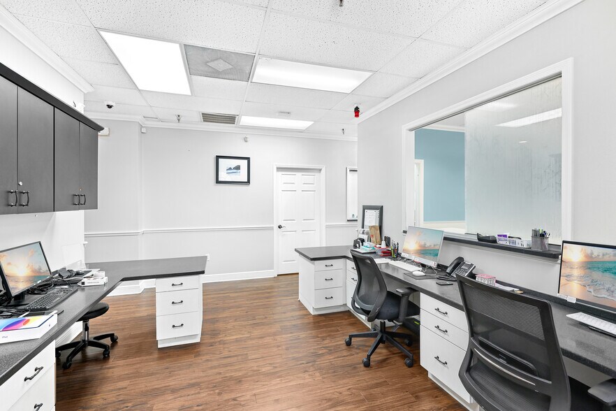 More Photos Of 4701 Manatee Ave, Bradenton Medical For Sale