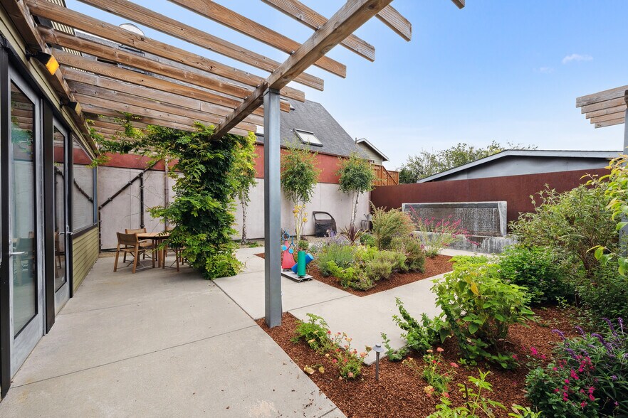 More Photos Of 1010 Grayson St, Berkeley Office Residential For Sale