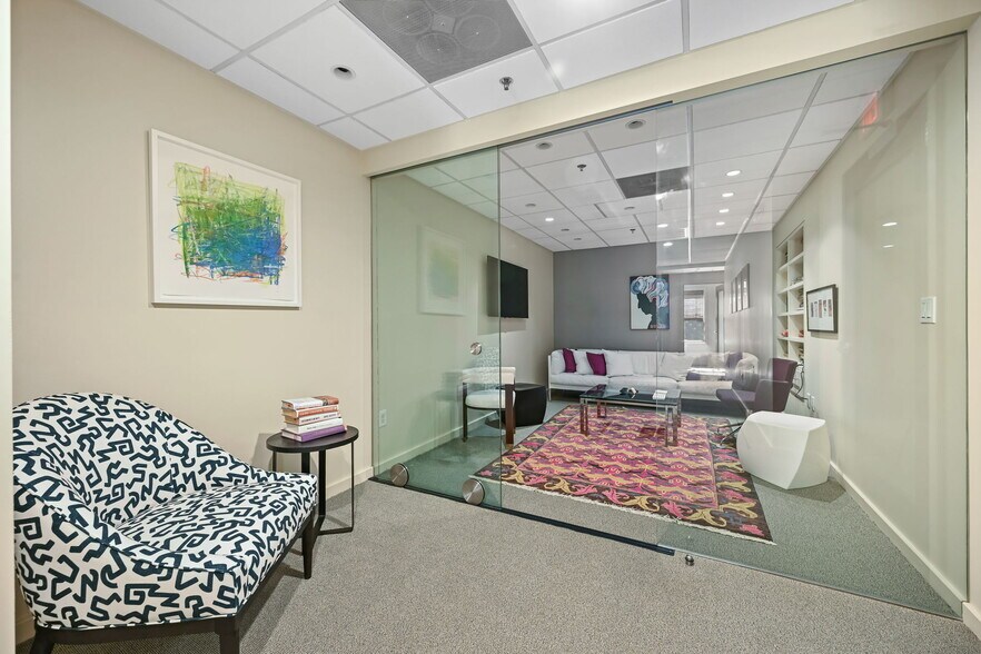 More Photos Of 135 Rennell Dr, Southport Office For Sale