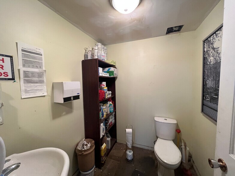 More Photos Of 473 Bronson Ave, Ottawa Storefront Retail Office For Lease