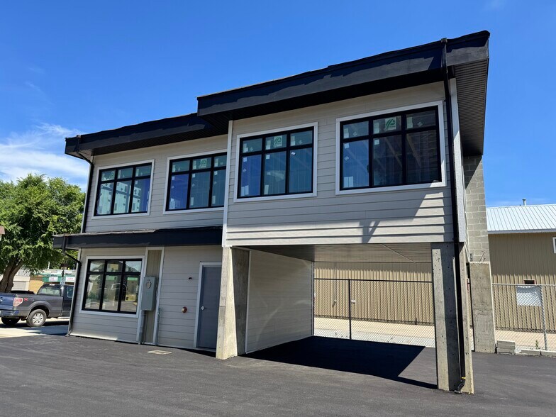 More Photos Of 704 Cliff St, Enderby Office For Lease