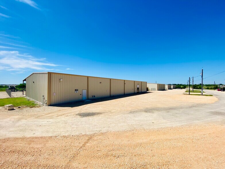 More Photos Of 7049 Fm 1044, Marion Flex For Lease