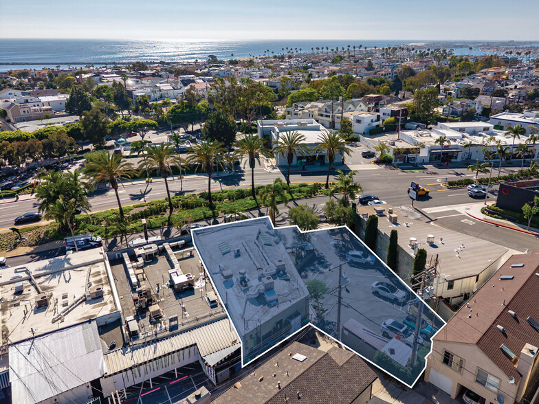More Photos Of 3222 E Coast Hwy, Corona Del Mar General Retail For Lease
