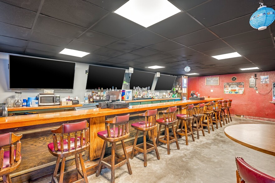 More Photos Of 1623 W 15th St, Panama City Bar For Sale
