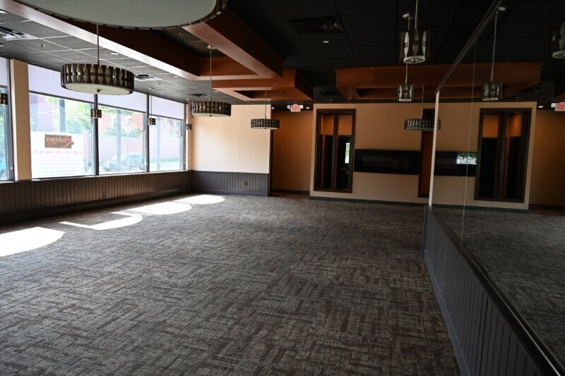 More Photos Of 517 S 4th St, Springfield General Retail For Sale