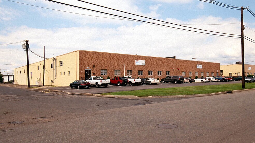 More Photos Of 90-110 Maltese Dr, Totowa Warehouse For Lease