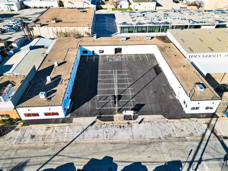 More Photos Of 2700 White Settlement Rd, Fort Worth Showroom For Lease