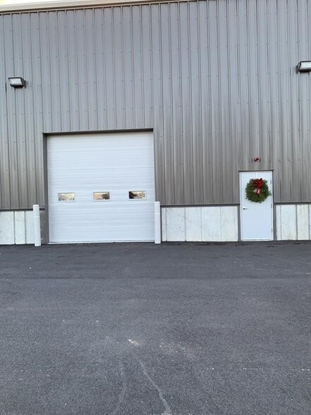 More Photos Of 232 Huttleston Ave, Fairhaven Service For Lease