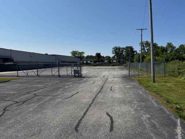 More Photos Of 2425 American Way, Fort Wayne Warehouse For Lease