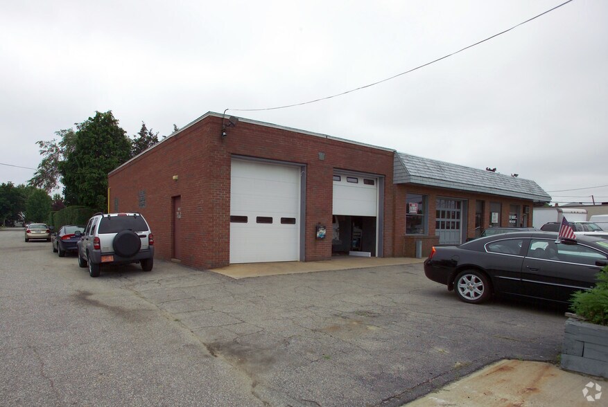 More Photos Of 1108 Park Ave, Cranston Auto Repair For Lease