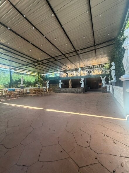 More Photos Of 6500 Foothill Blvd, Tujunga Restaurant For Sale