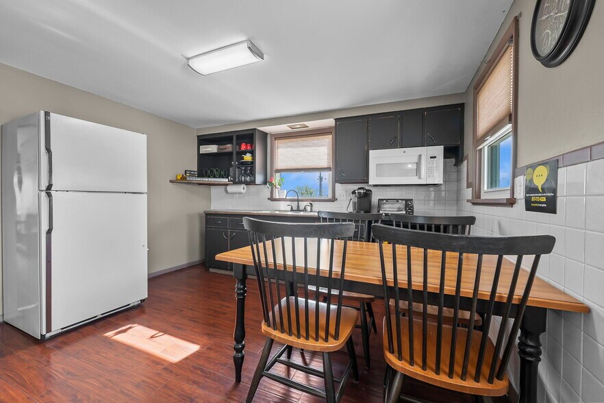 More Photos Of 407 W Saint Joseph St, Perryville Office For Sale