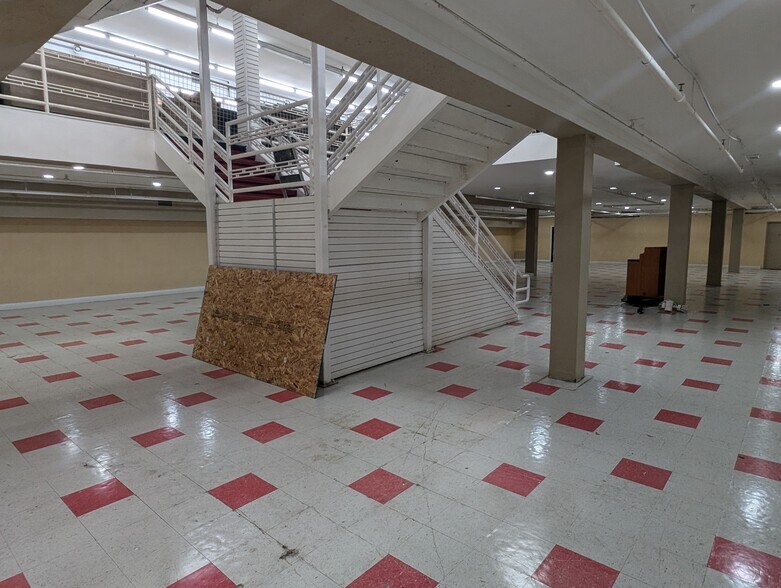 More Photos Of 6717-6719 Pacific Blvd, Huntington Park Storefront For Lease