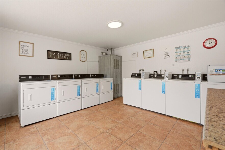 More Photos Of 13801 Yukon Ave, Hawthorne Apartments For Sale
