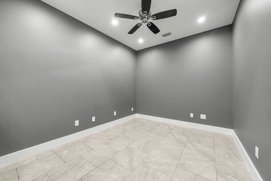 More Photos Of , Panama City Office For Sale