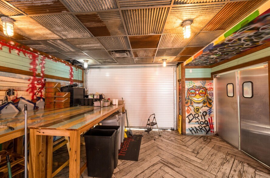 More Photos Of 221 Duval St, Key West Restaurant For Lease