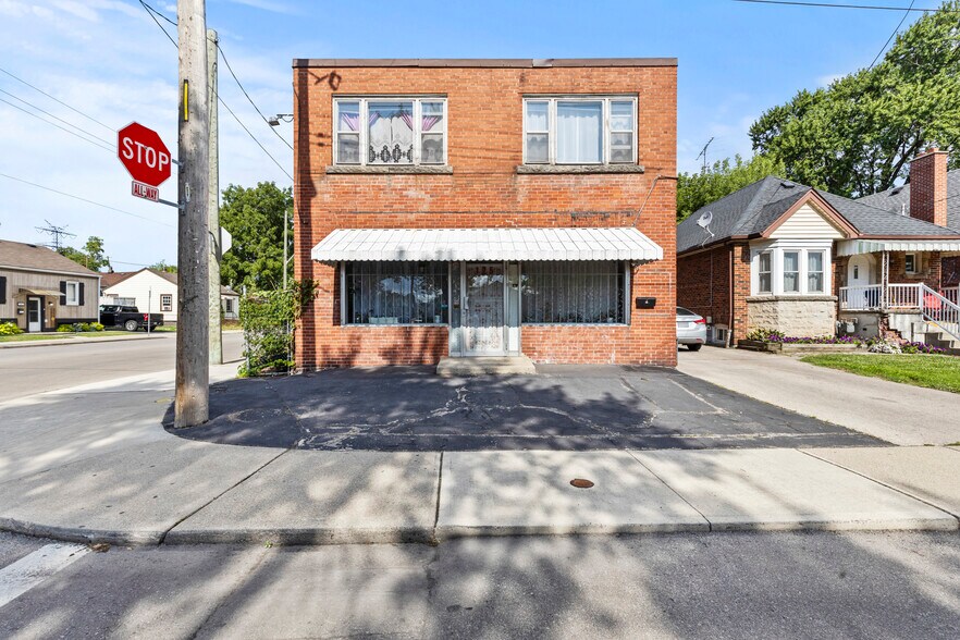 More Photos Of 125 Tolton Ave, Hamilton Department Store For Lease