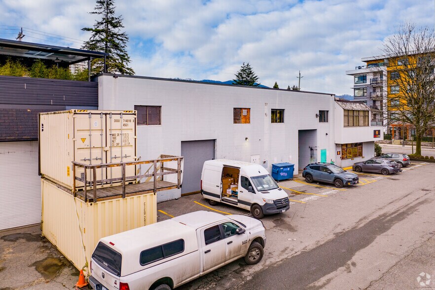 More Photos Of 399 Mountain Hwy, North Vancouver District Light Manufacturing For Lease