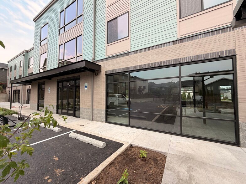 More Photos Of 7650 NW 170th Ave, Portland General Retail For Lease