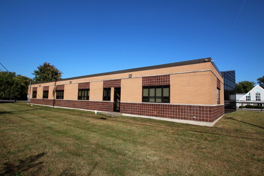 More Photos Of 14240 Dante Ave, Dolton Loft Creative Space For Lease