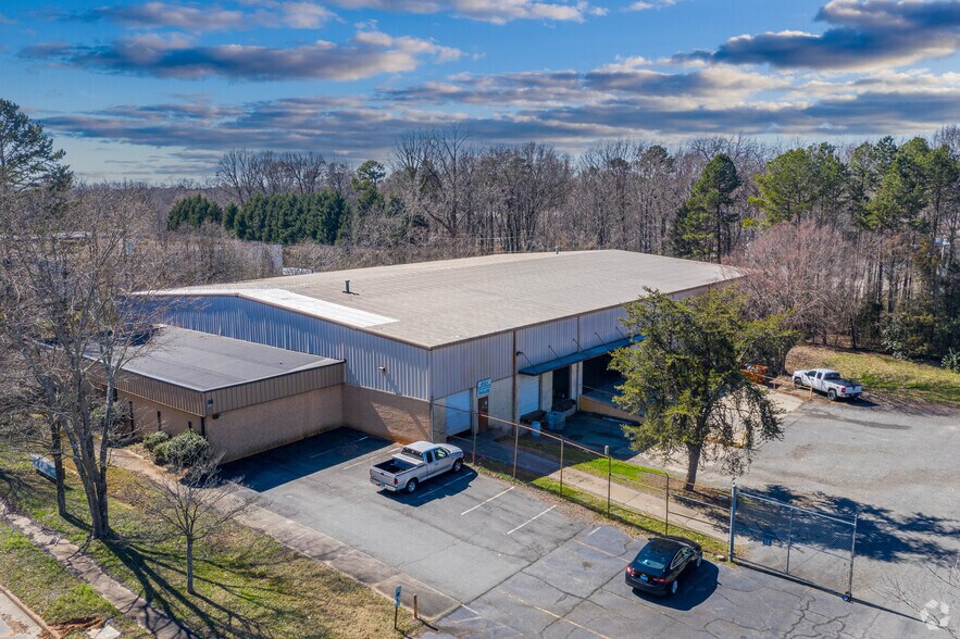 More Photos Of 2032 Gateway Blvd, Charlotte Warehouse For Sale