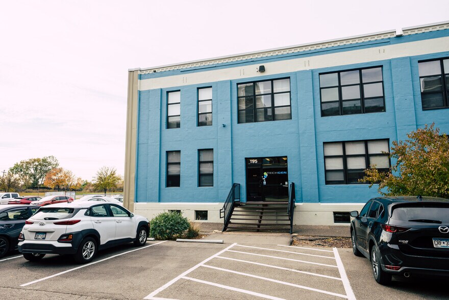 More Photos Of 2300-2310 Kennedy St NE, Minneapolis Light Distribution For Lease