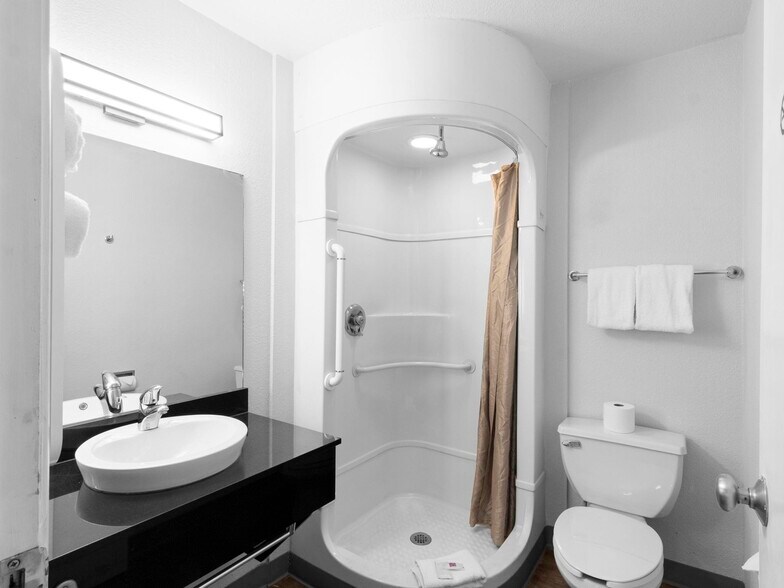 More Photos Of 1150 Wilkins Cir, Casper Hotel For Sale